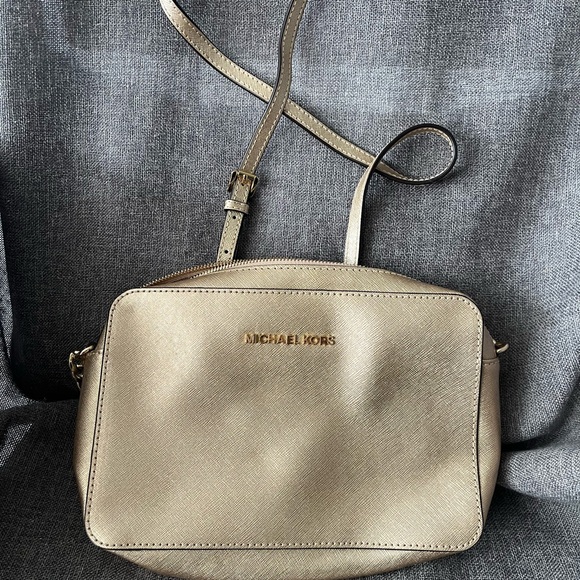 Champagne never looked so good! - Picture 4 of 4